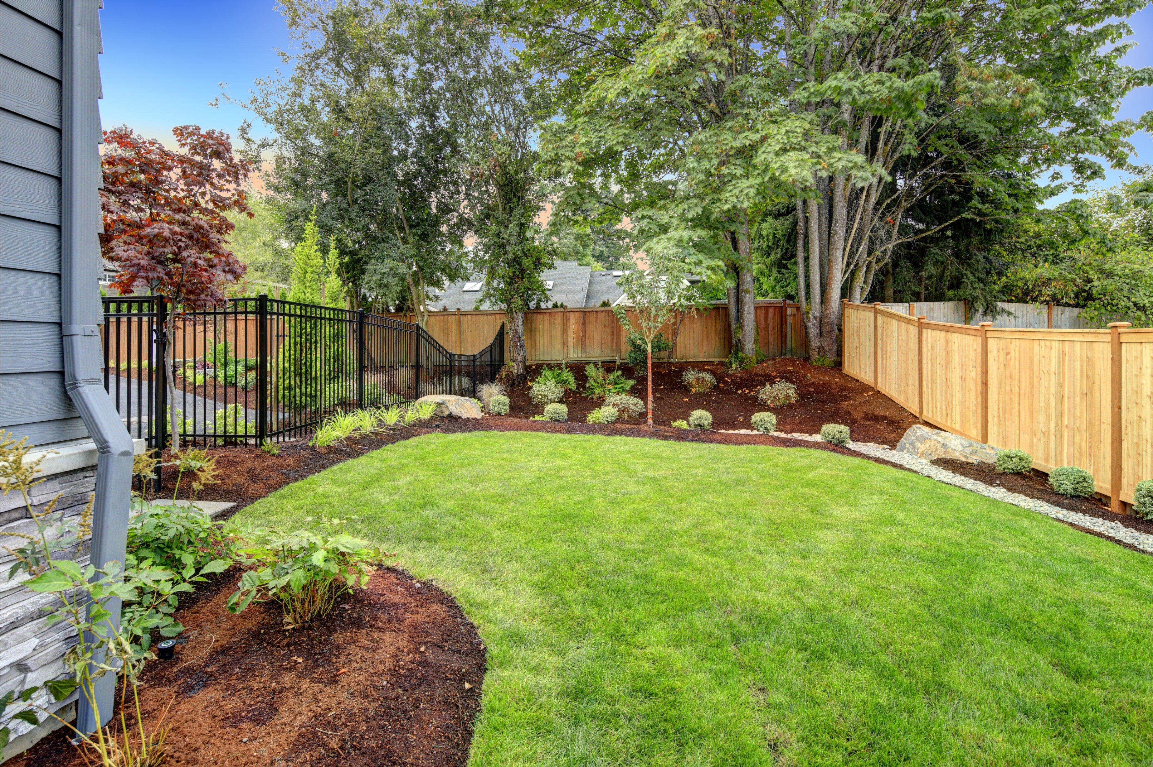 Garden mulching service — mulch beds with lawn in Perth backyard
